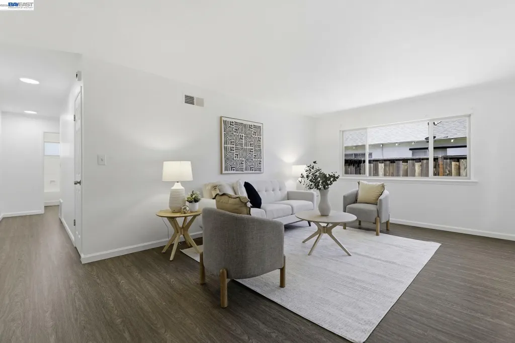 7359-7361 Glenoaks Way Dublin CA 94568