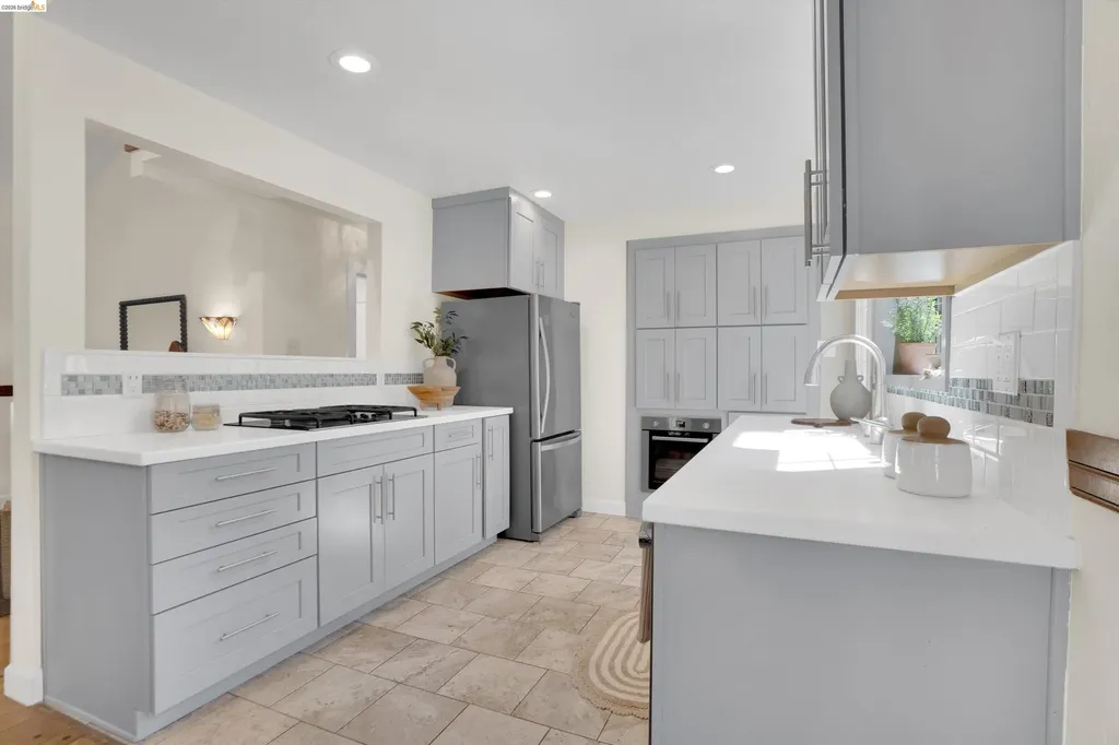 12 Erskine Street Port Costa CA 94569