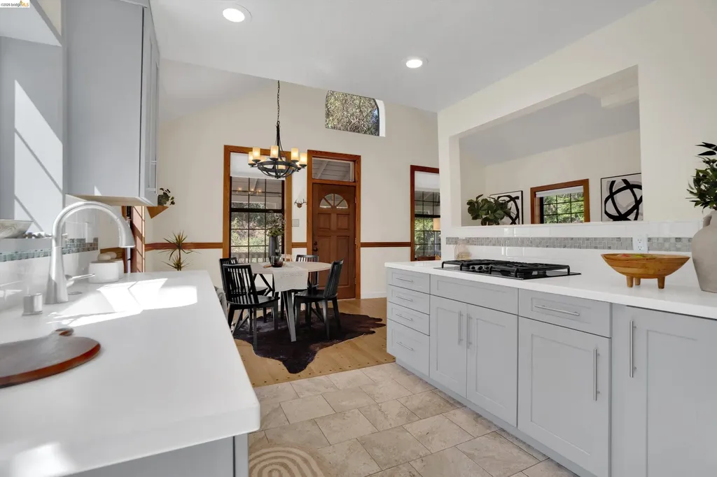 12 Erskine Street Port Costa CA 94569