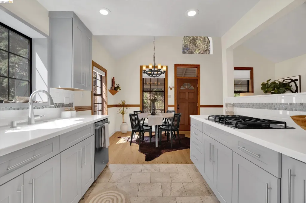 12 Erskine Street Port Costa CA 94569