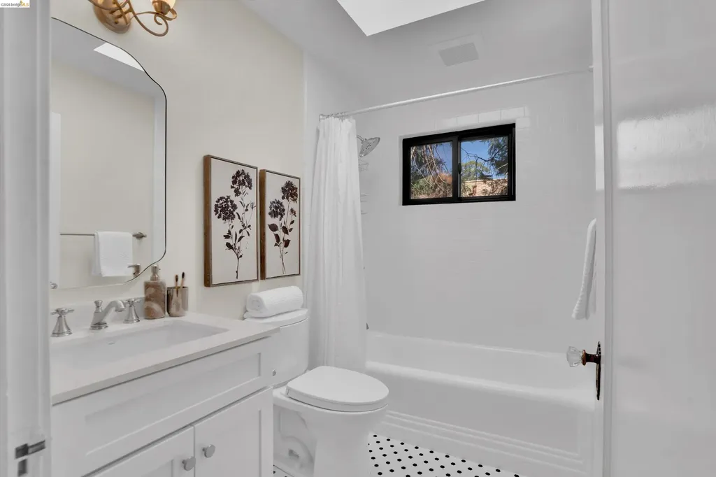 12 Erskine Street Port Costa CA 94569