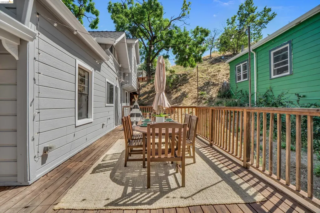 12 Erskine Street Port Costa CA 94569