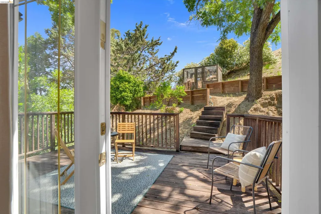12 Erskine Street Port Costa CA 94569