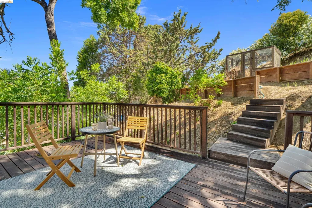 12 Erskine Street Port Costa CA 94569