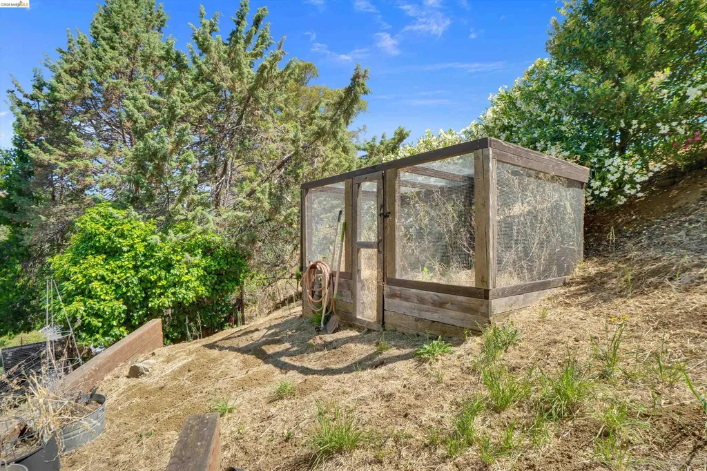 12 Erskine Street Port Costa CA 94569
