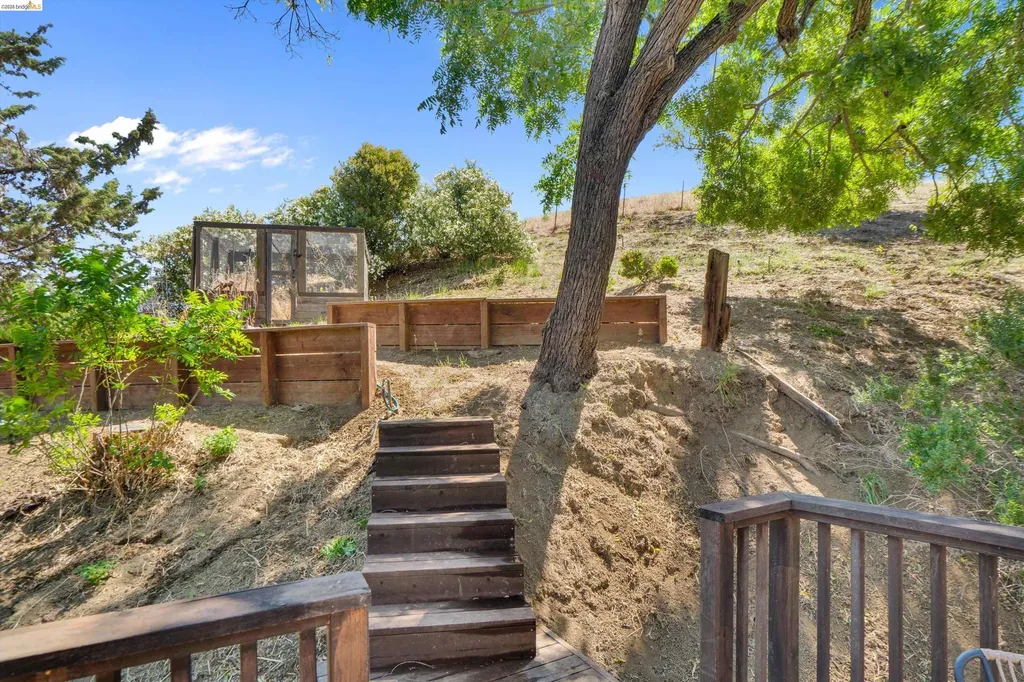12 Erskine Street Port Costa CA 94569