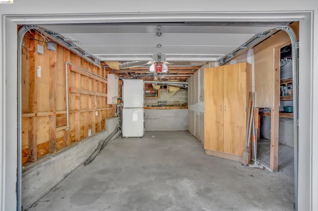 12 Erskine Street Port Costa CA 94569
