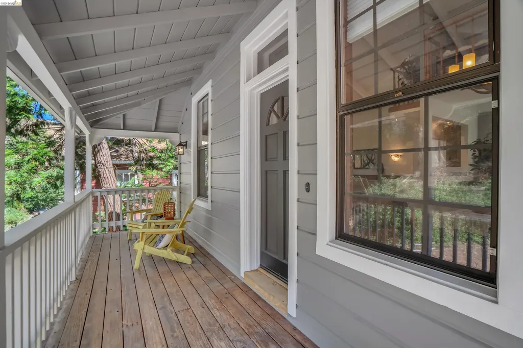 12 Erskine Street Port Costa CA 94569