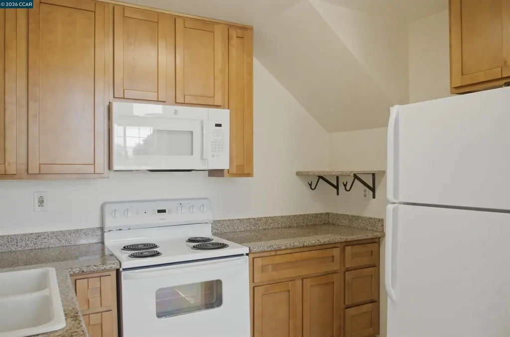 90 Glenwood Hercules CA 94547