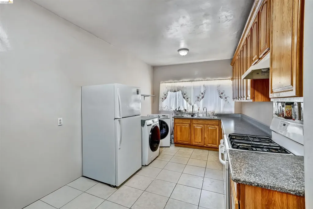 1390 Highland Boulevard Hayward CA 94542