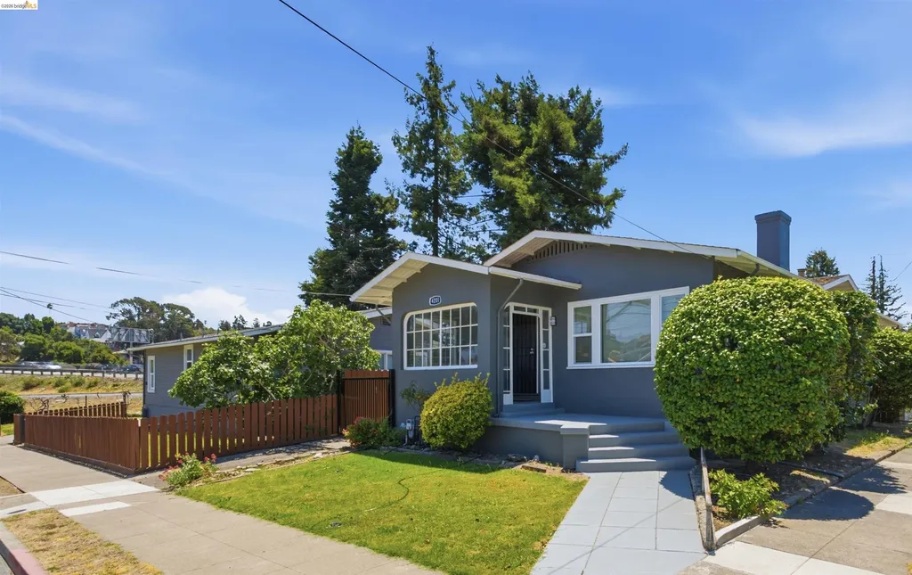 4203 Redding Oakland CA 94619