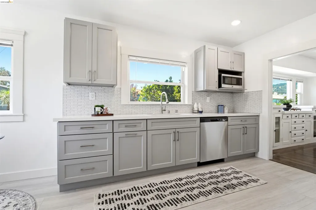 4203 Redding Oakland CA 94619