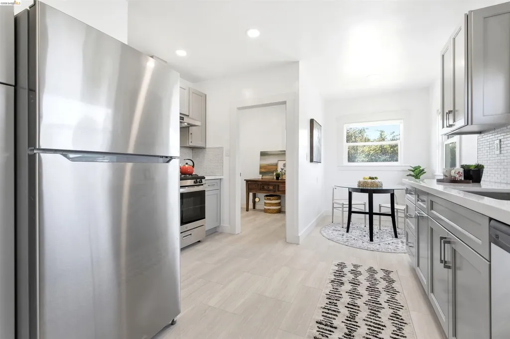 4203 Redding Oakland CA 94619