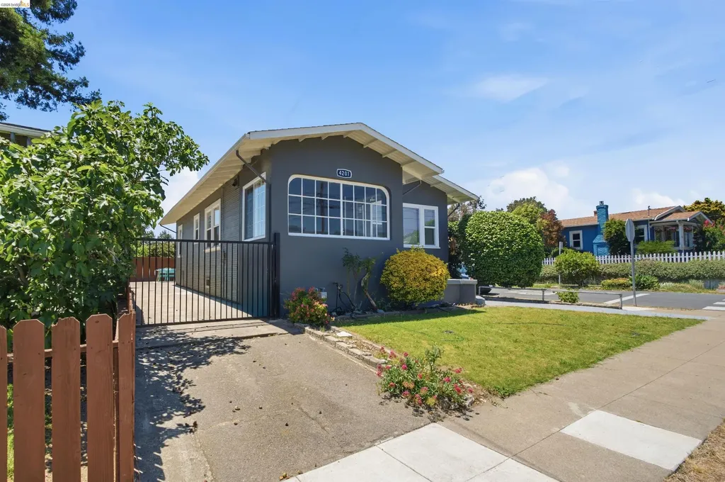 4203 Redding Oakland CA 94619