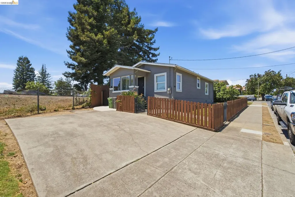 4203 Redding Oakland CA 94619