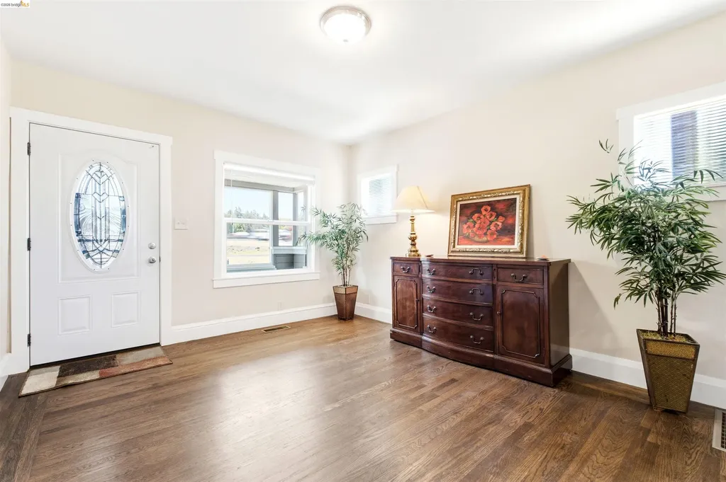 4203 Redding Oakland CA 94619