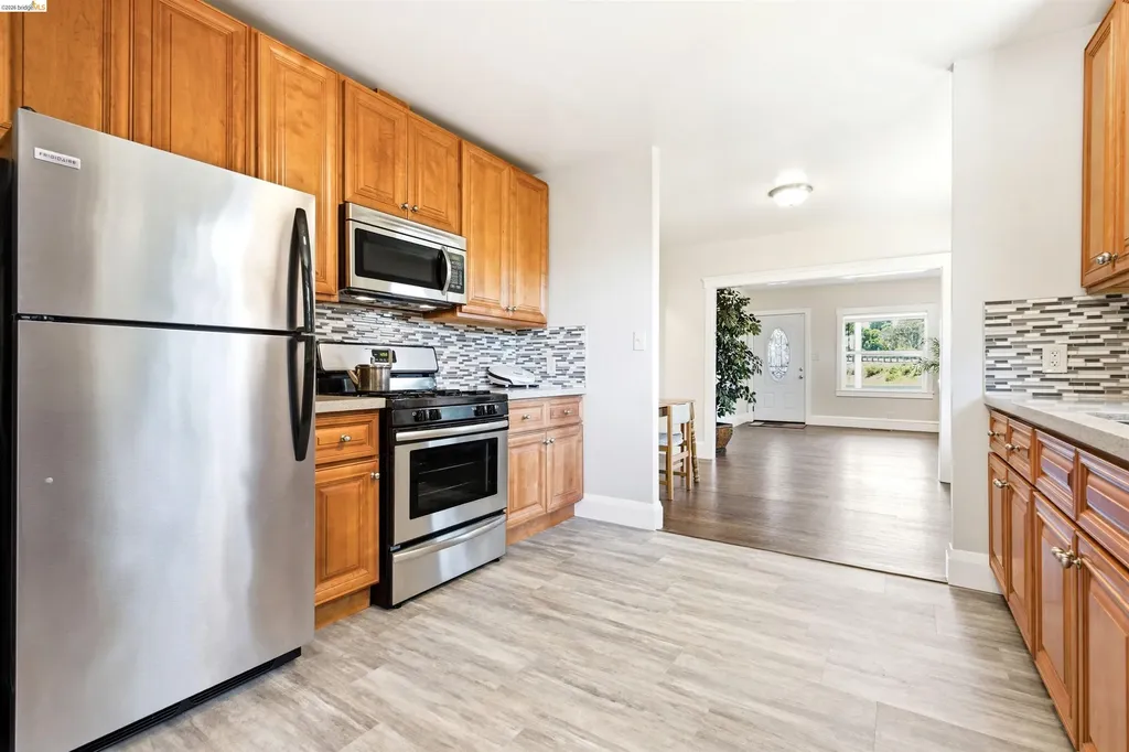 4203 Redding Oakland CA 94619