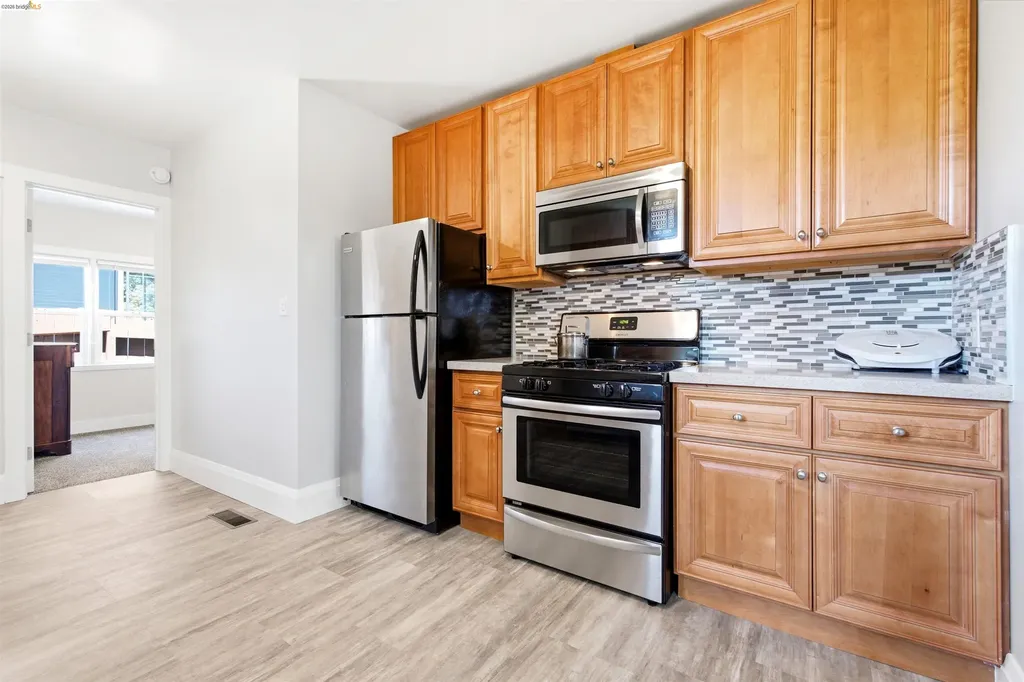 4203 Redding Oakland CA 94619