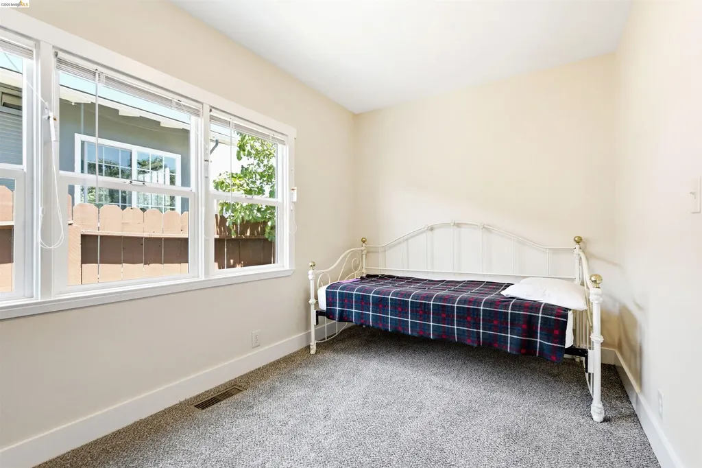 4203 Redding Oakland CA 94619