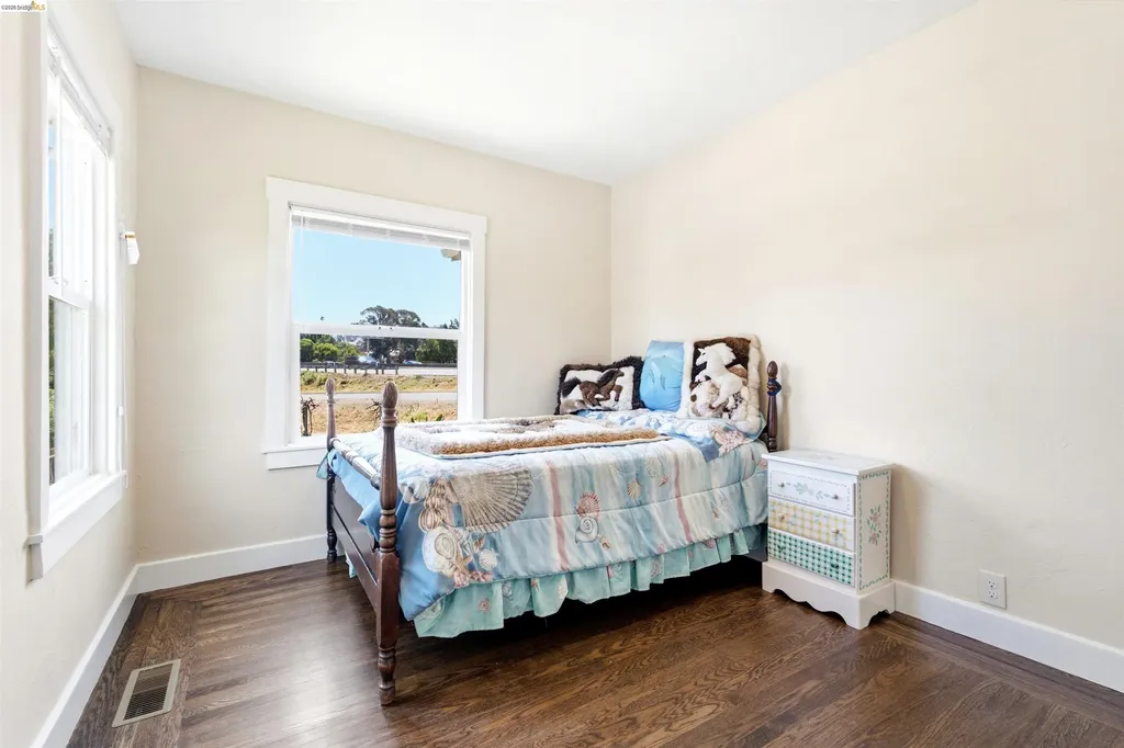 4203 Redding Oakland CA 94619