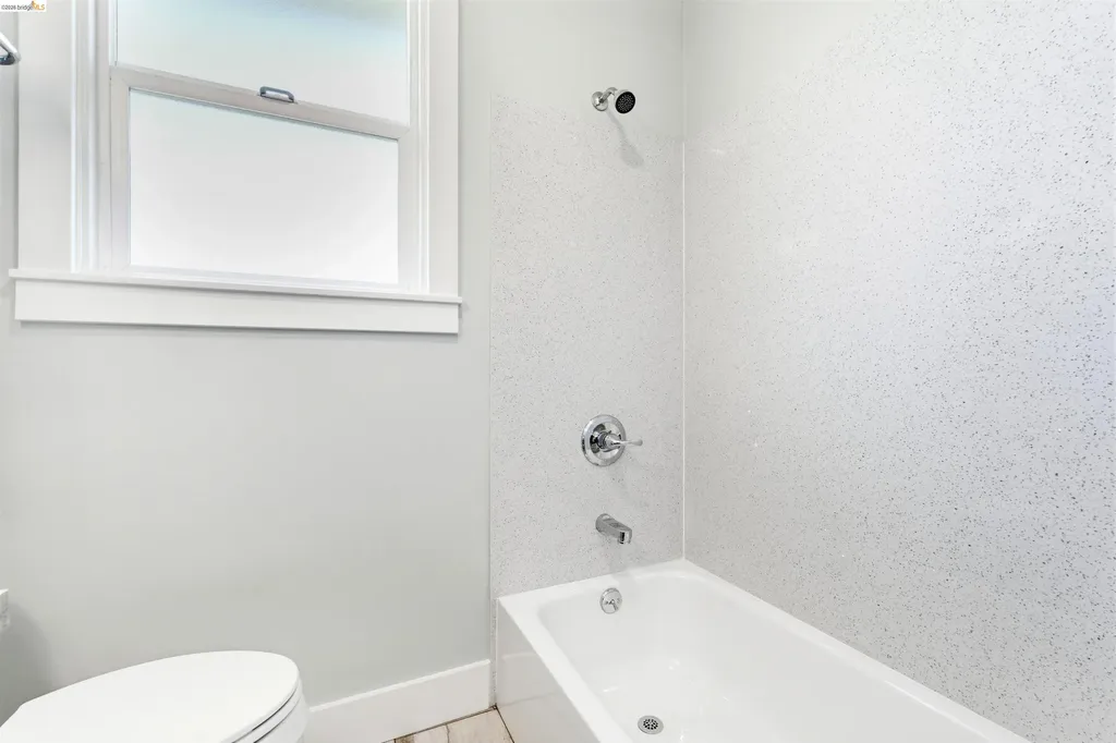 4203 Redding Oakland CA 94619