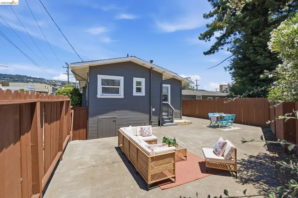 4203 Redding Oakland CA 94619