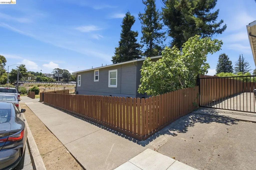 4203 Redding Oakland CA 94619