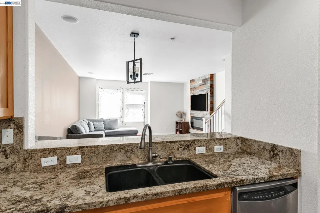 6003 Old Quarry Loop Oakland CA 94605