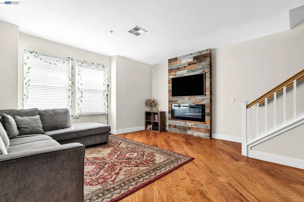6003 Old Quarry Loop Oakland CA 94605