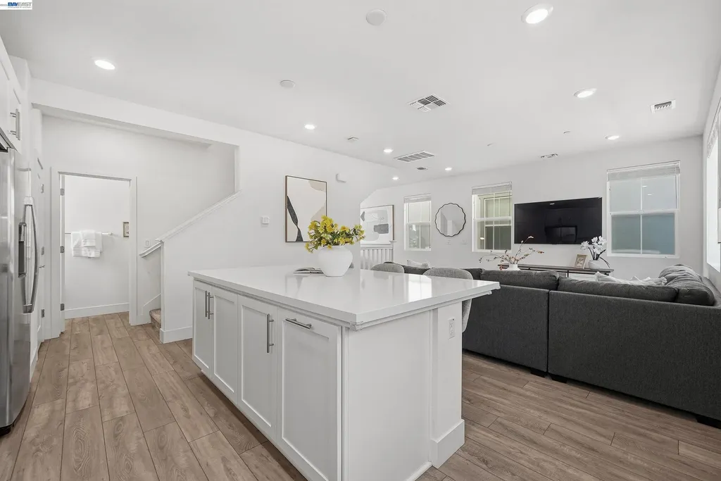 9137 Seawind Way Newark CA 94560