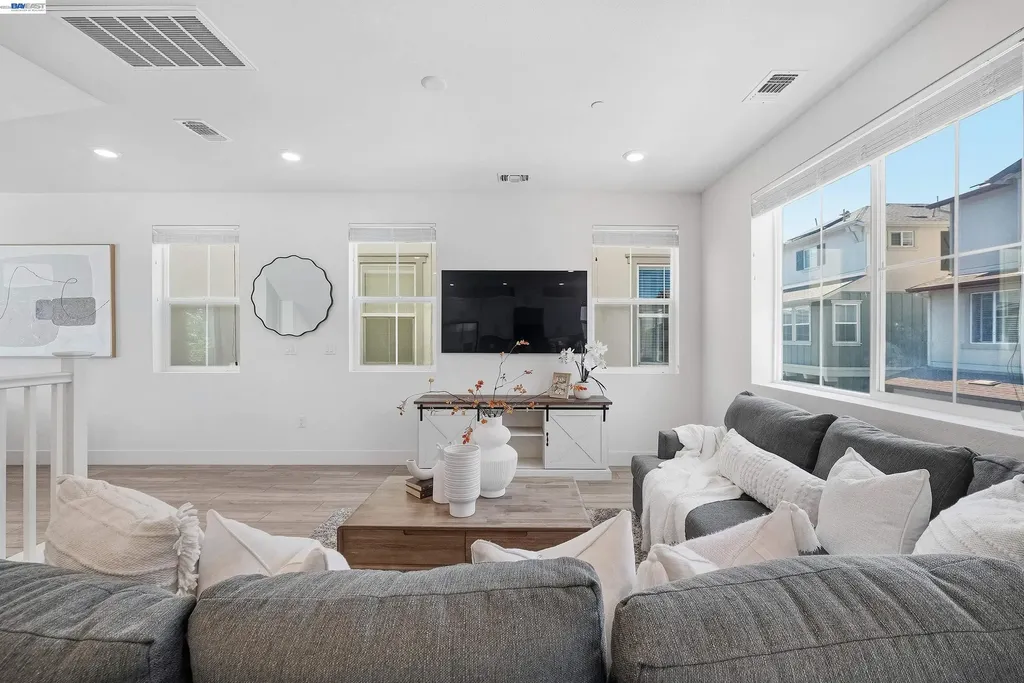 9137 Seawind Way Newark CA 94560