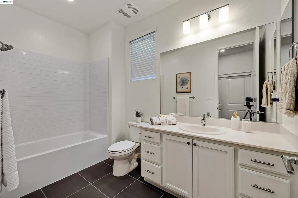 5885 Cadence Avenue Dublin CA 94568