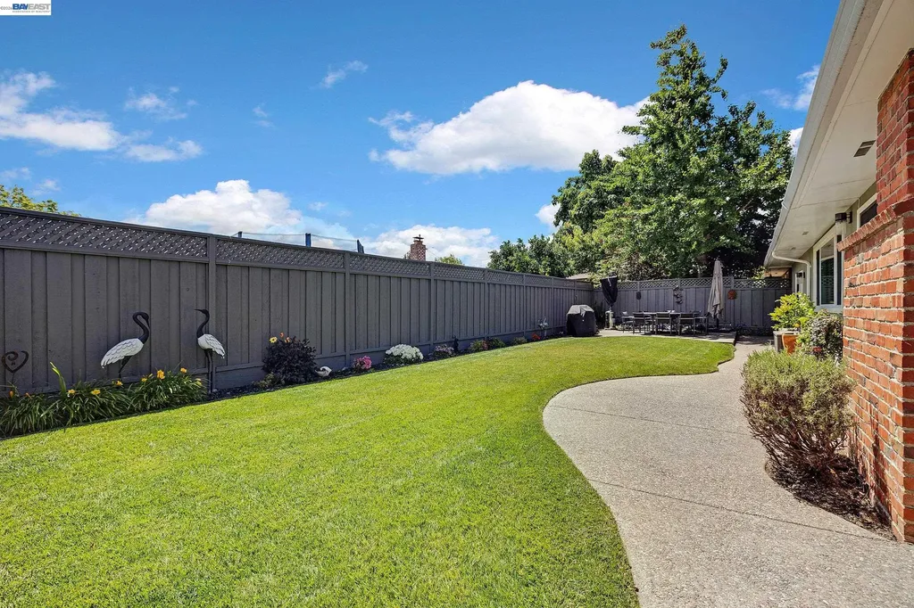 524 Hillview Drive Fremont CA 94536