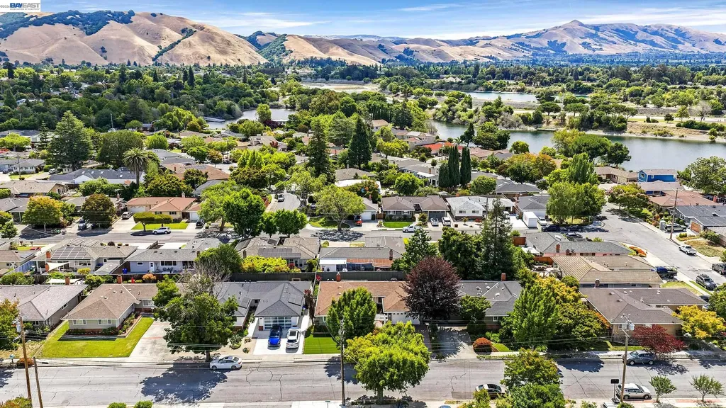 524 Hillview Drive Fremont CA 94536