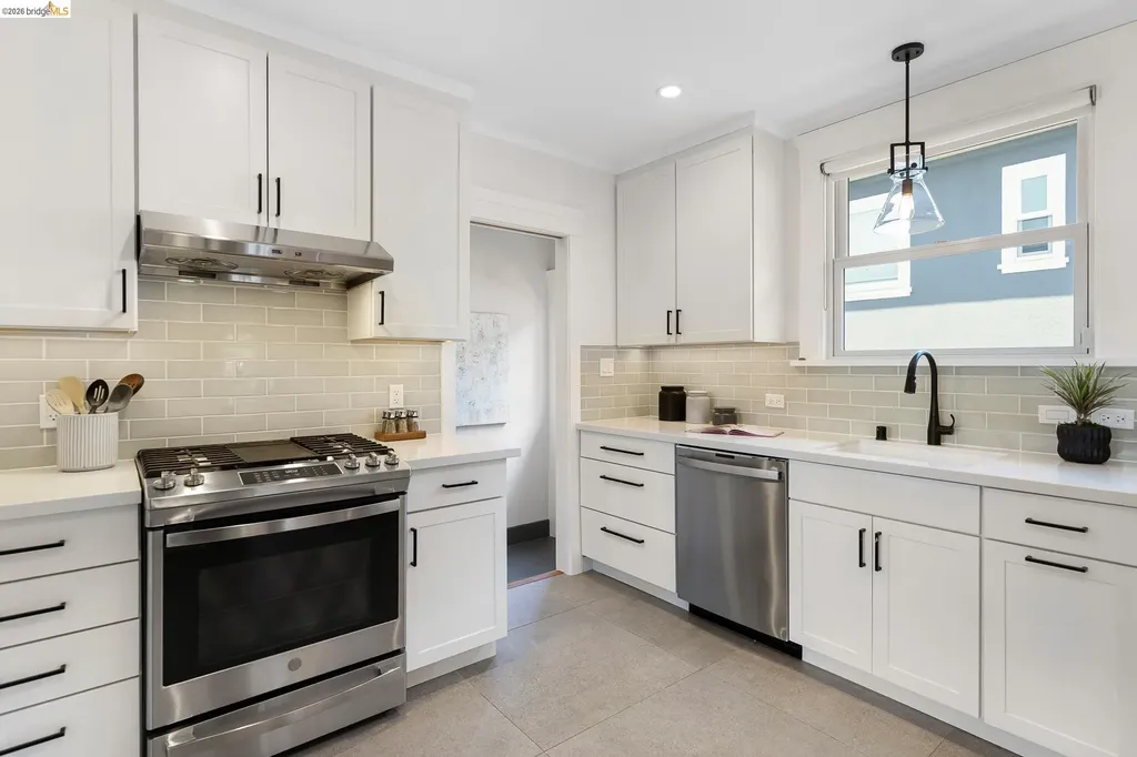 2537 Scenic Avenue Oakland CA 94602