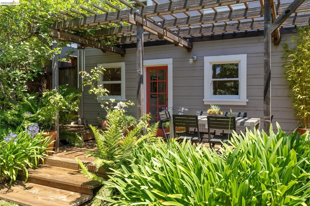 2537 Scenic Avenue Oakland CA 94602