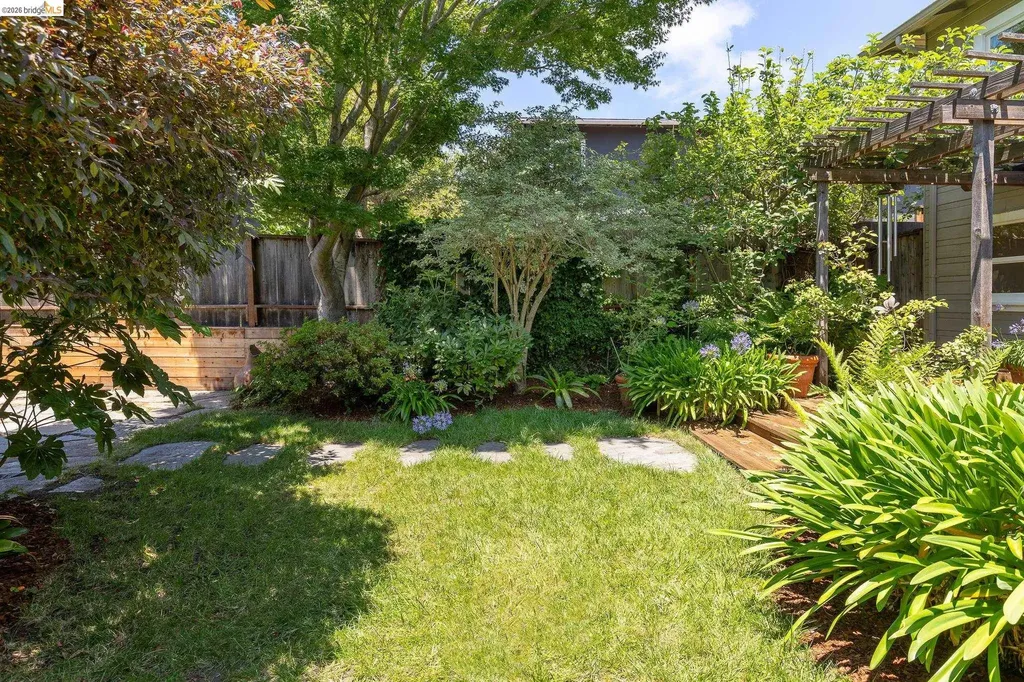 2537 Scenic Avenue Oakland CA 94602