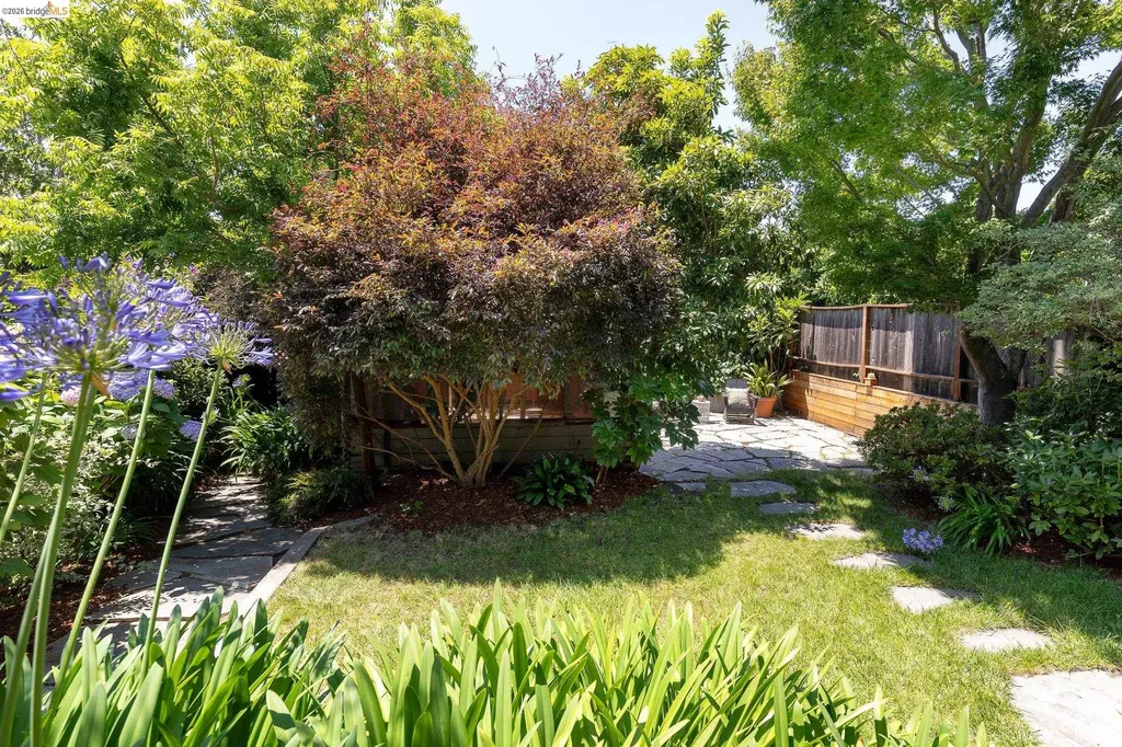 2537 Scenic Avenue Oakland CA 94602