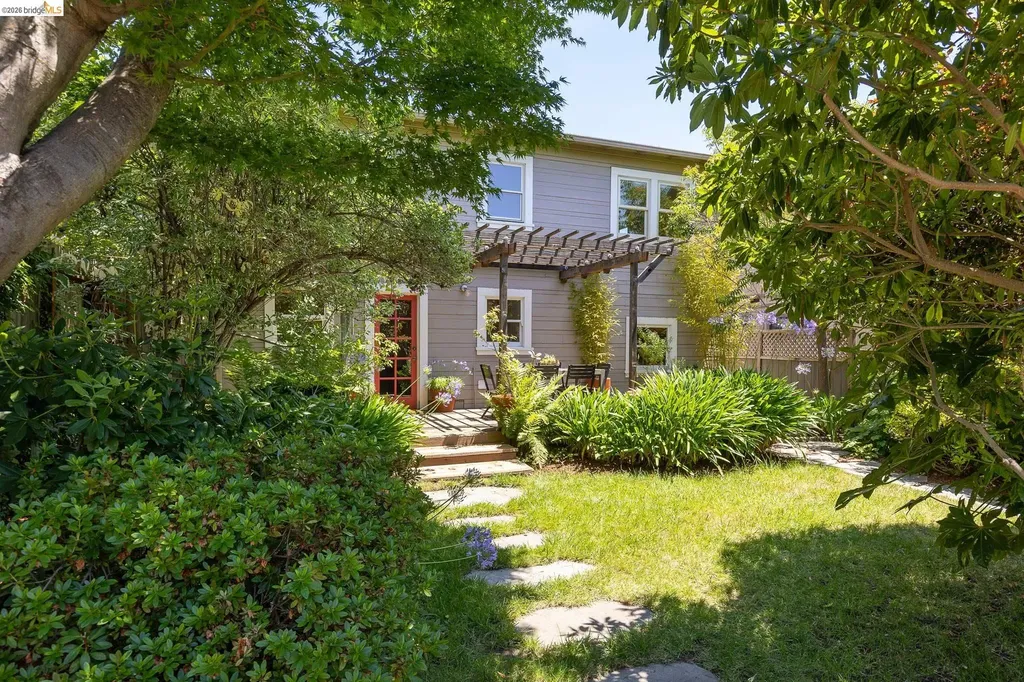 2537 Scenic Avenue Oakland CA 94602