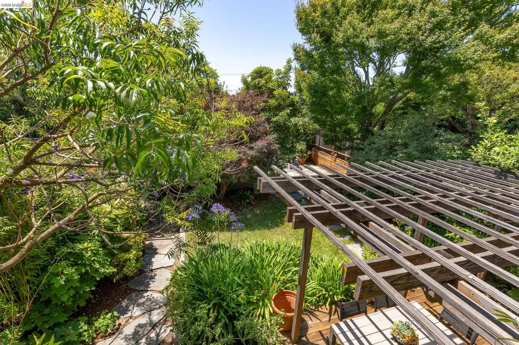 2537 Scenic Avenue Oakland CA 94602