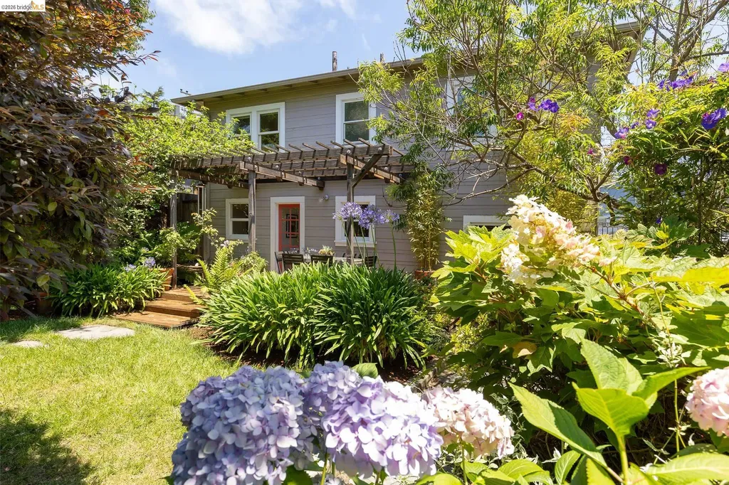 2537 Scenic Avenue Oakland CA 94602