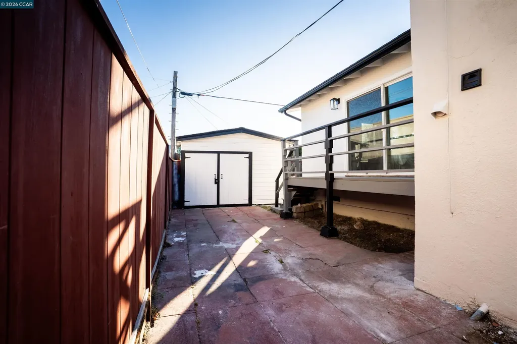 5915 San Pablo Oakland CA 94608