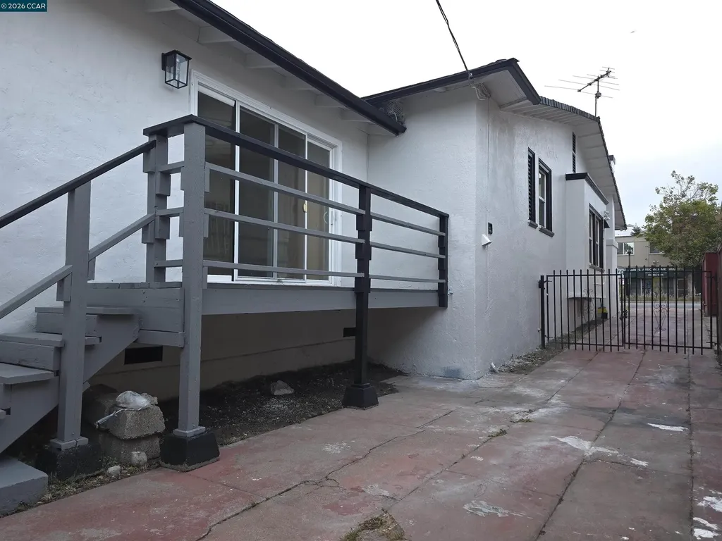 5915 San Pablo Oakland CA 94608