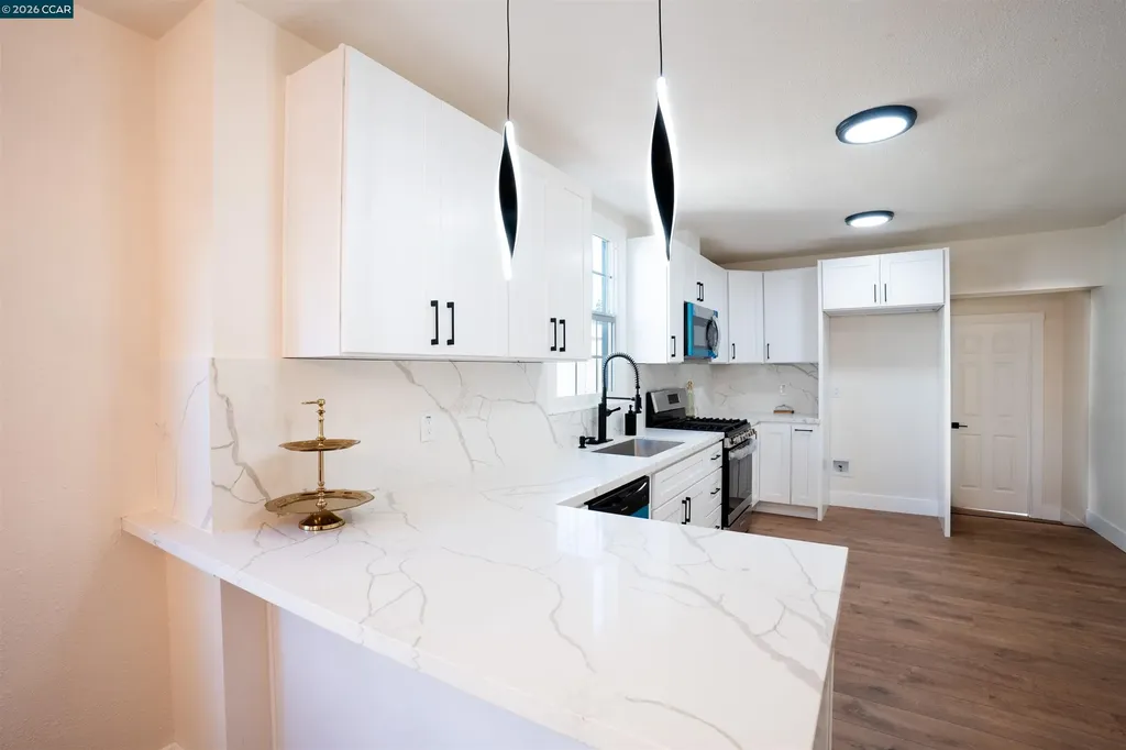 5915 San Pablo Oakland CA 94608