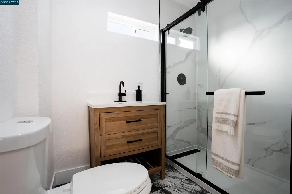 5915 San Pablo Oakland CA 94608