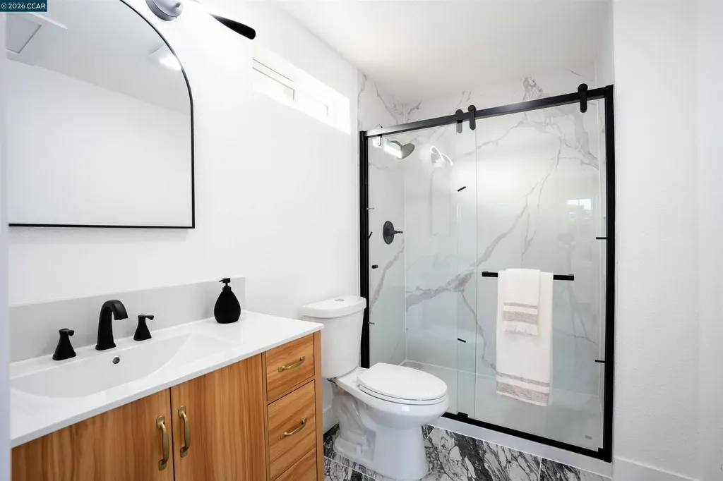 5915 San Pablo Oakland CA 94608