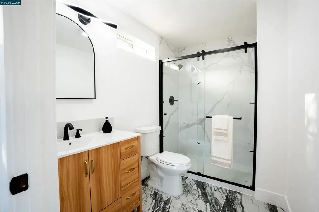 5915 San Pablo Oakland CA 94608