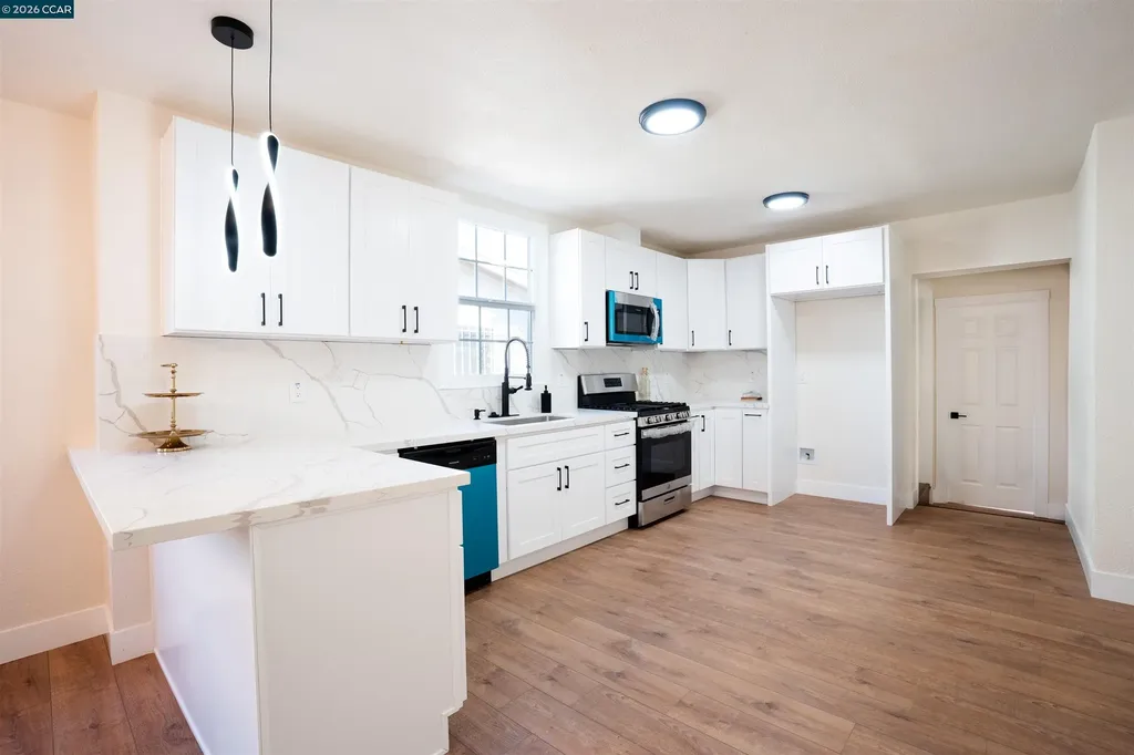 5915 San Pablo Oakland CA 94608