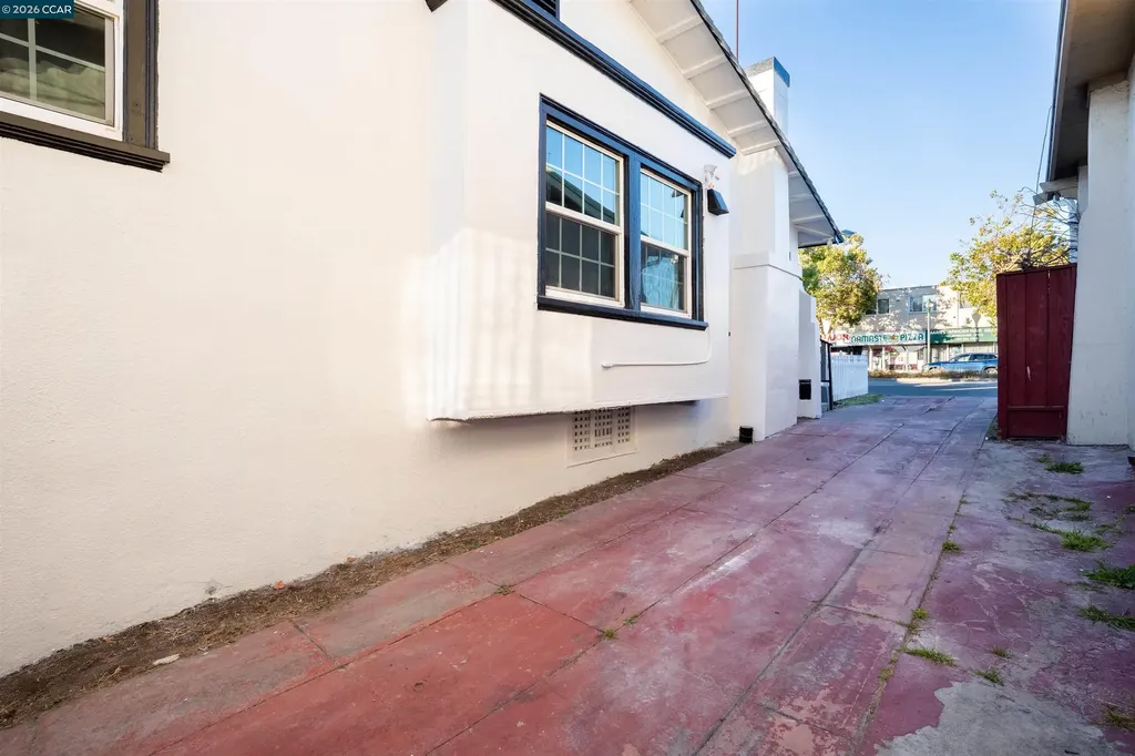 5915 San Pablo Oakland CA 94608