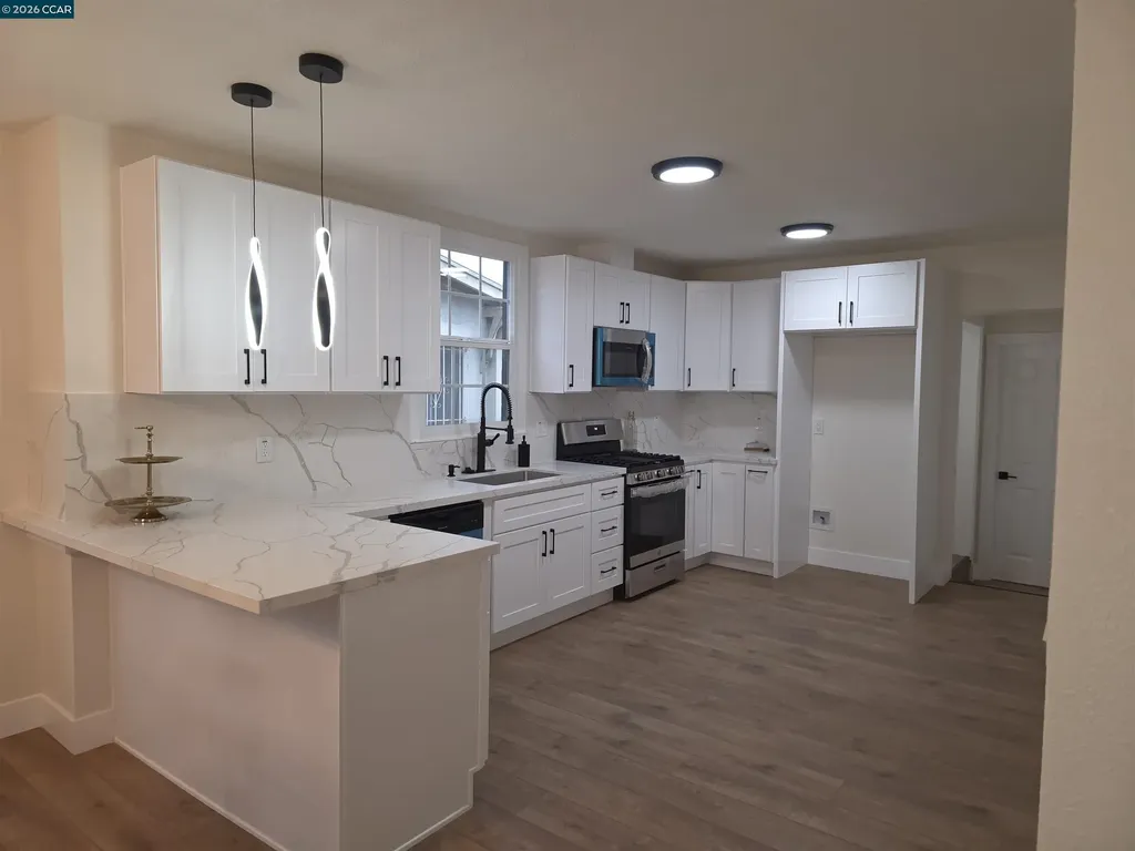 5915 San Pablo Oakland CA 94608